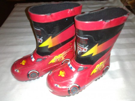 BOTAS PARA EL AGUA DE NIÑO, CARS, SOLO TALLA 22