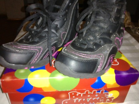 ZAPATILLAS NEGRAS CON LUCES BUBBLE GUMMERS, TALLA 32